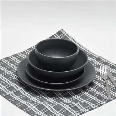 Minimalistički reljefni keramički set za večeru